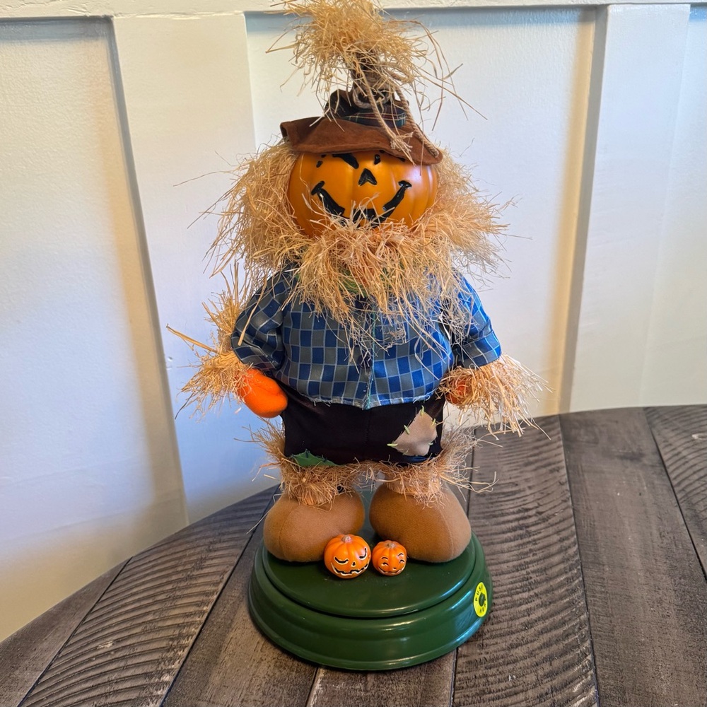 Gemmy Halloween Harvest Moon'er Mooning Scarecrow I Like To Move‎ It Animated